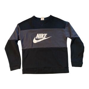 Nike youth crewneck size YL‎